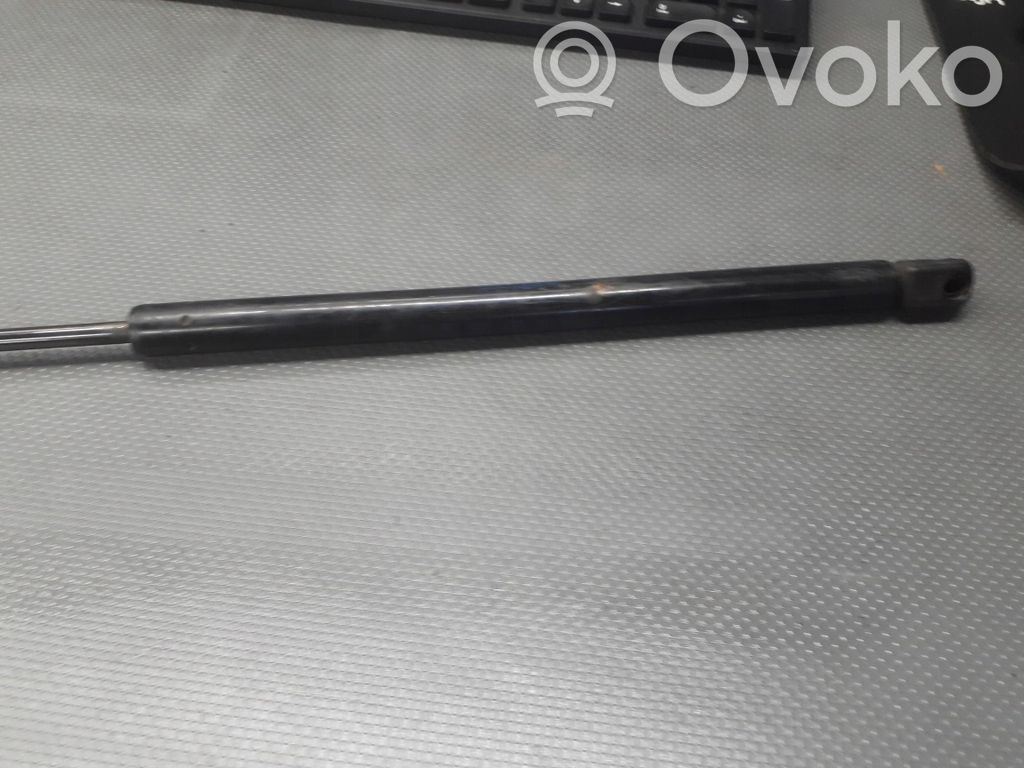 Opel Kadett E Amortyzator / Siłownik tylnej klapy bagażnika 