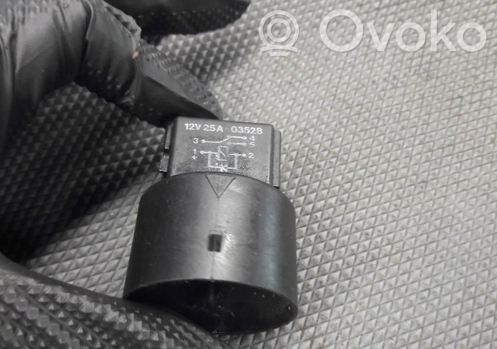 Peugeot 306 Fuel pump relay 