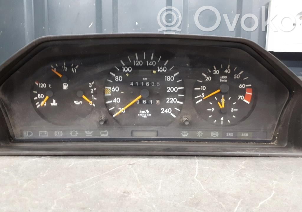 Mercedes-Benz E W124 Licznik / Prędkościomierz 