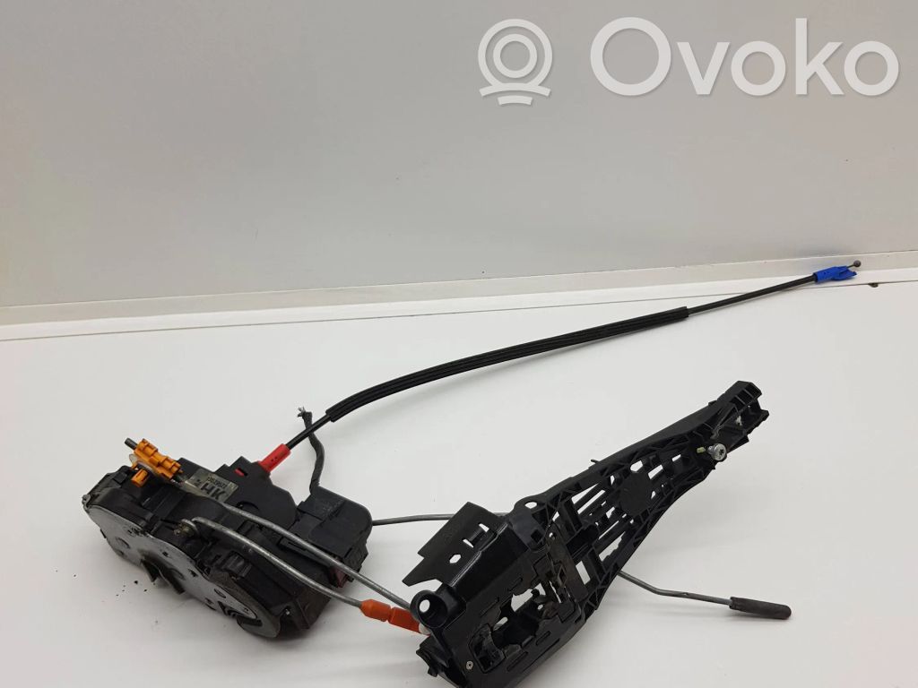 Opel Zafira C Front door lock 