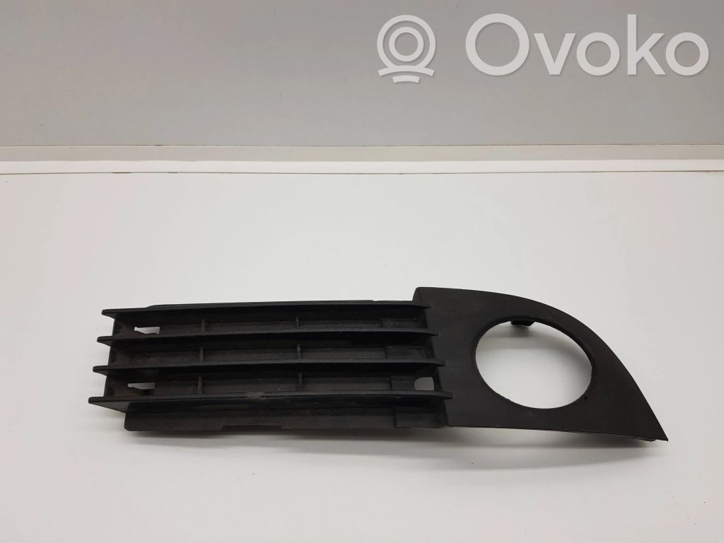 Etusumuvalon ritilä   4B0807682AA,13078