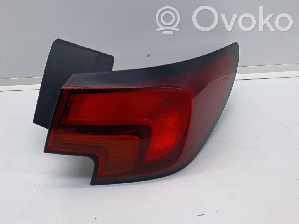 Opel Astra K Aizmugurējais lukturis virsbūvē 