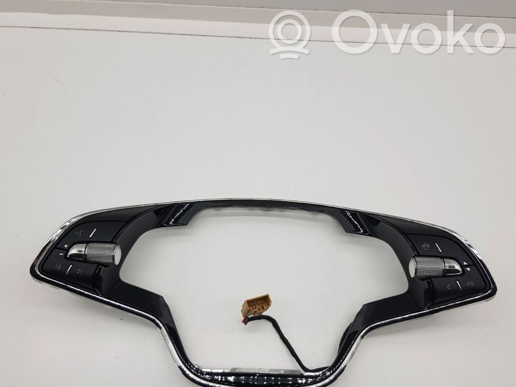Skoda Scala Ohjauspyörän painikkeet/kytkimet 