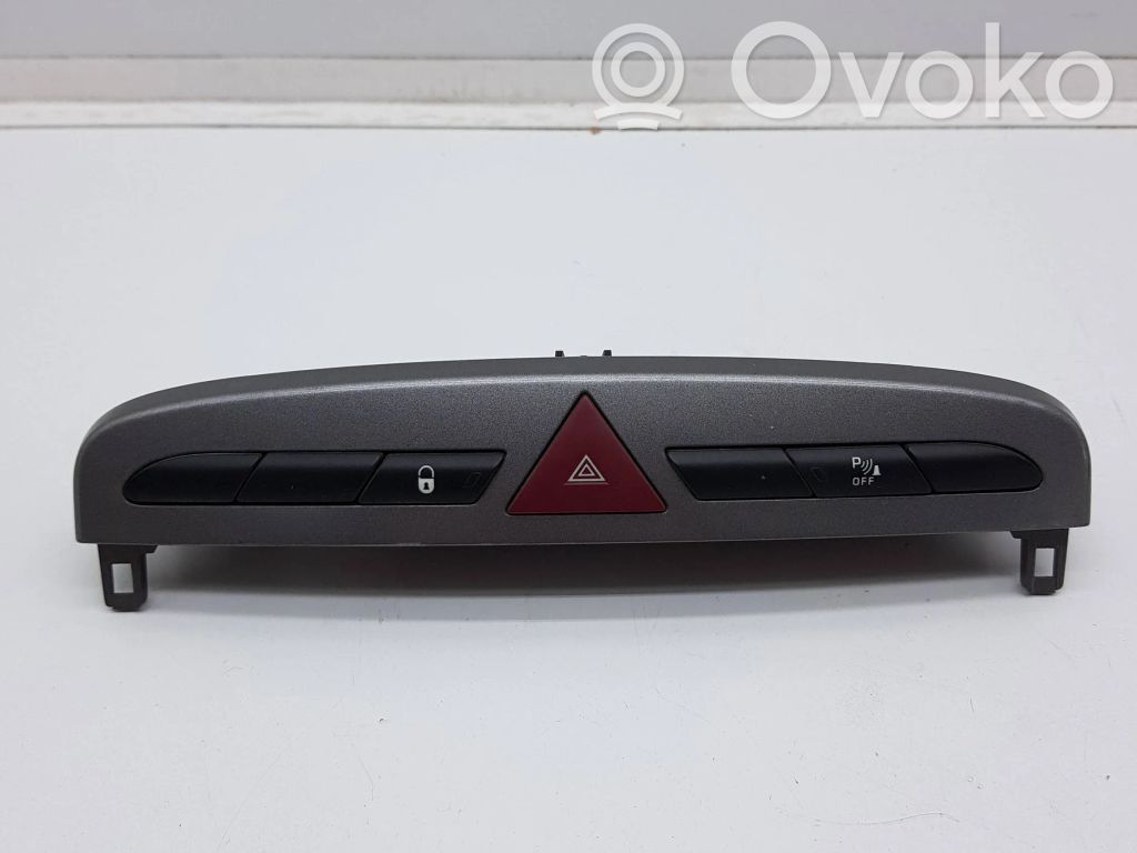 Peugeot 308 Hazard light switch 