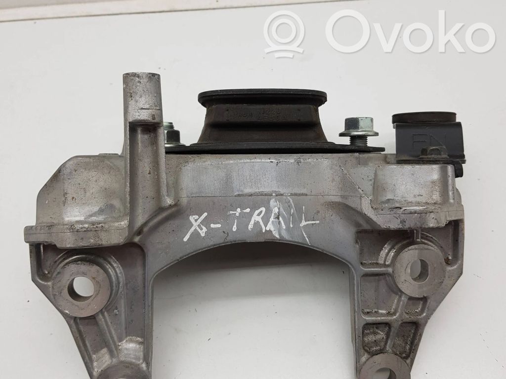 Engine mount bracket   4BB0A,11220