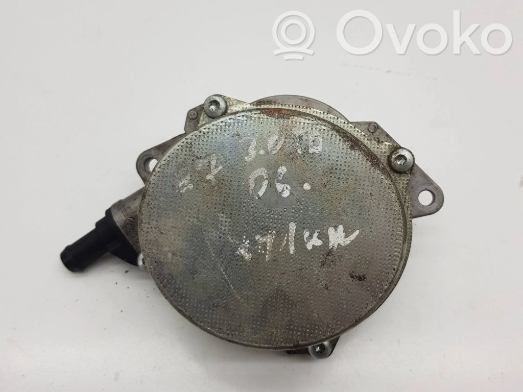 Audi Q7 4L Vacuum pump 