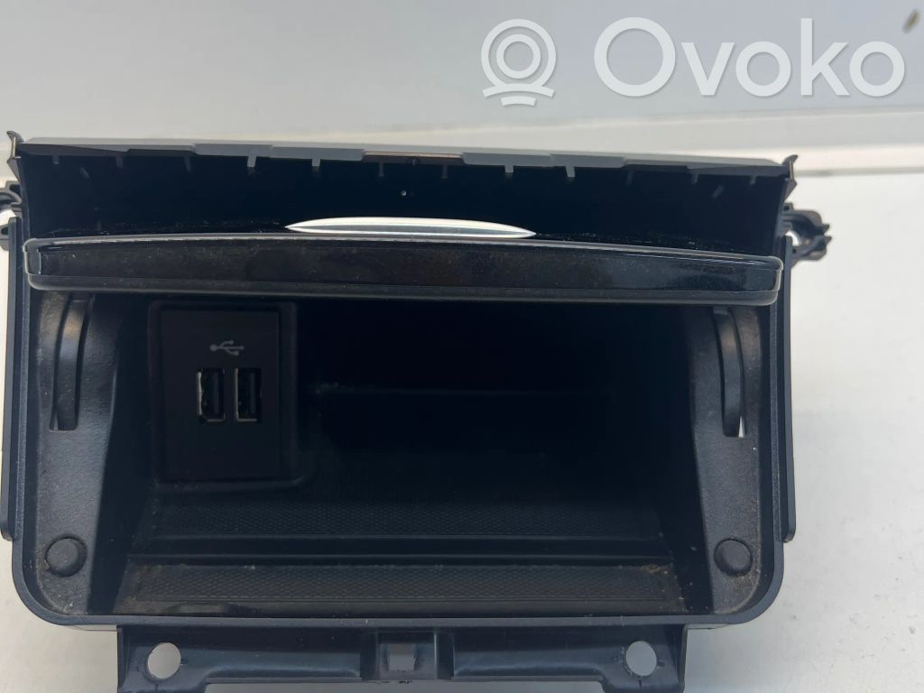 Infiniti Q30 Ashtray (front) 