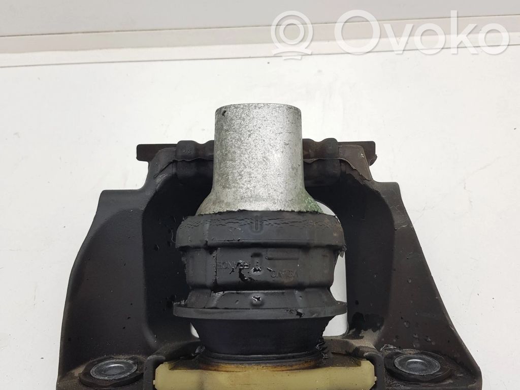 Volvo XC60 Engine mount bracket 