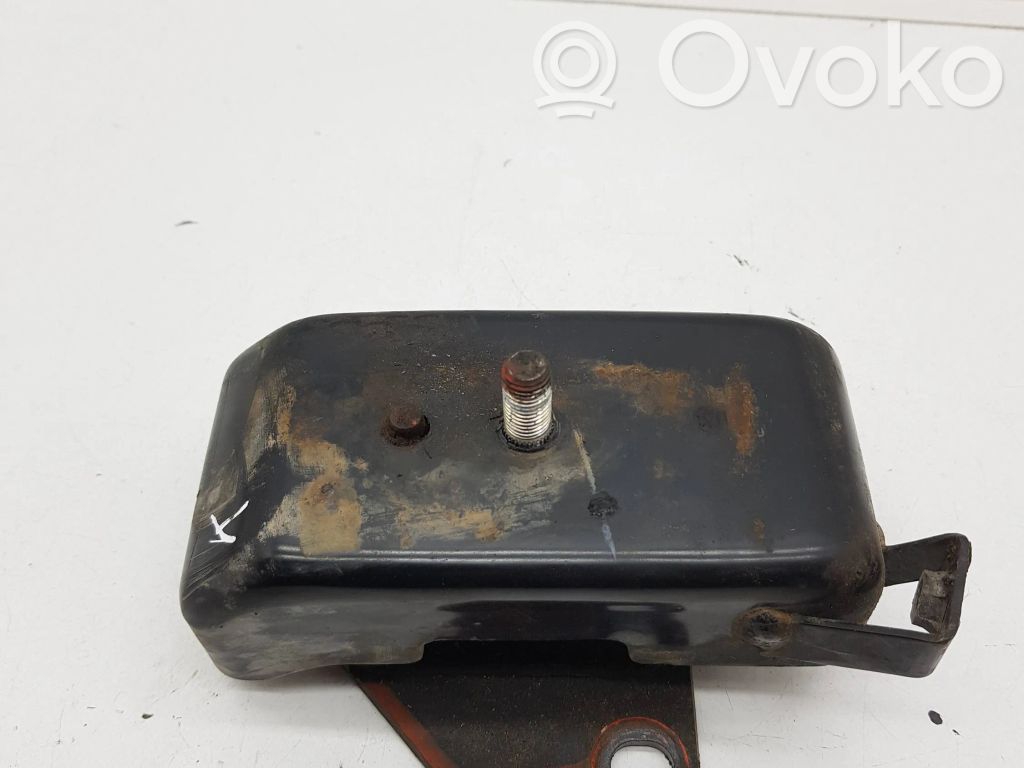 Engine mount bracket   1093A165