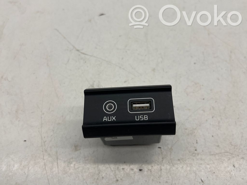 KIA Ceed USB socket connector 