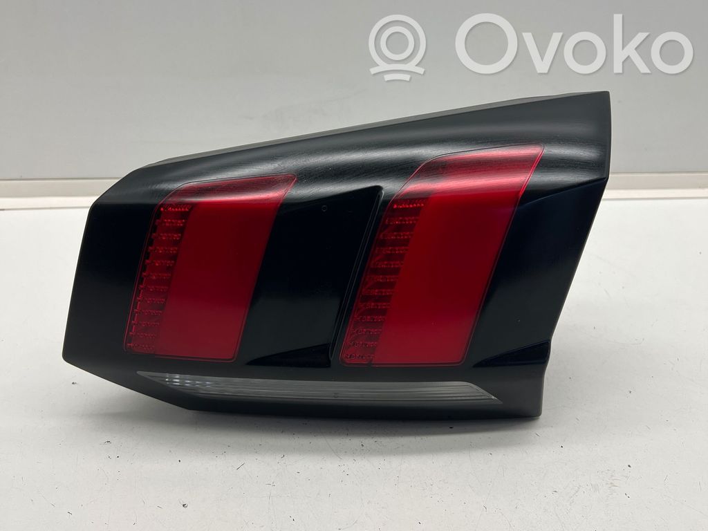 Peugeot 5008 II Lampy tylnej klapy bagażnika 