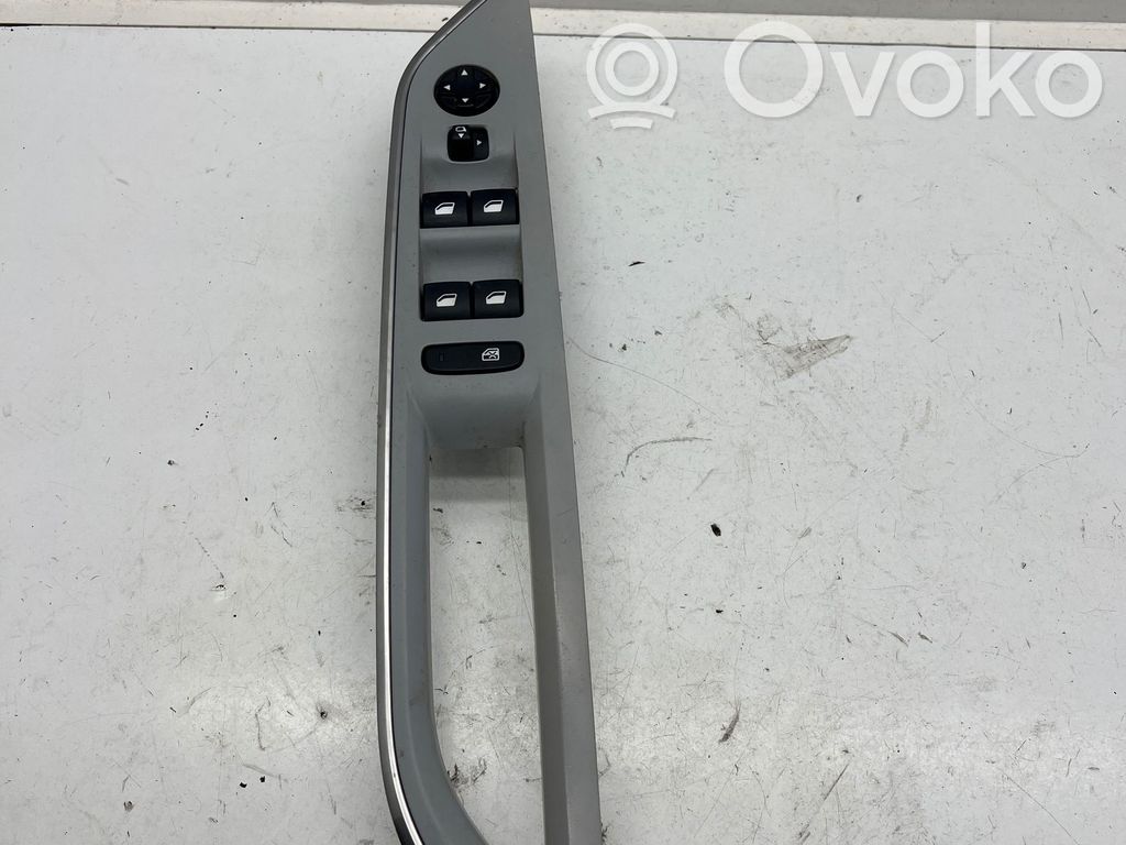 Peugeot 5008 II Electric window control switch 