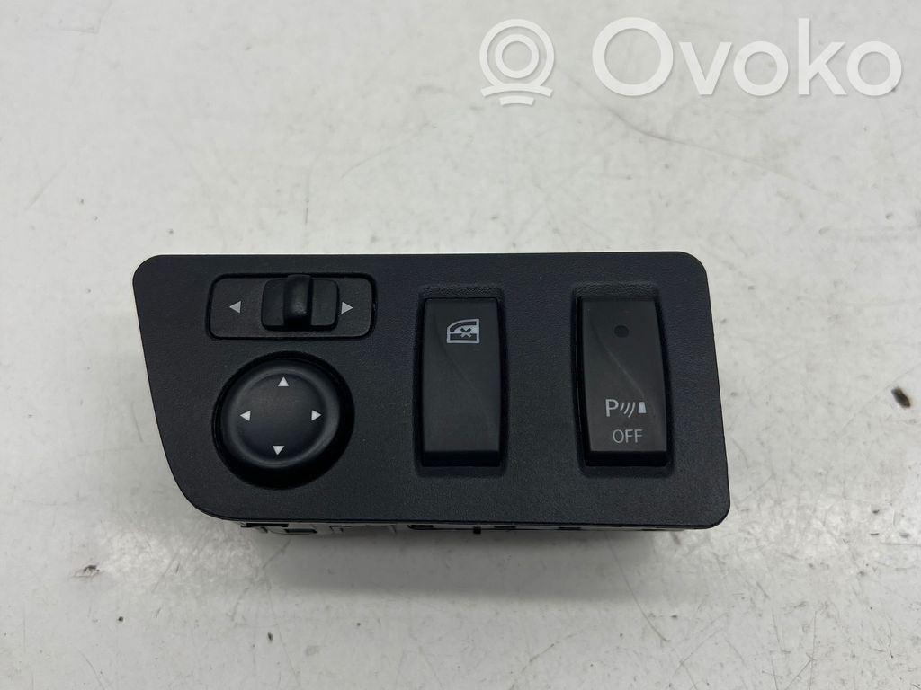 Dacia Spring Wing mirror switch 