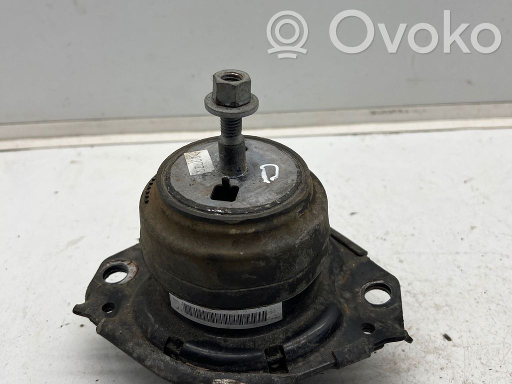Jeep Grand Cherokee Engine mount bracket 