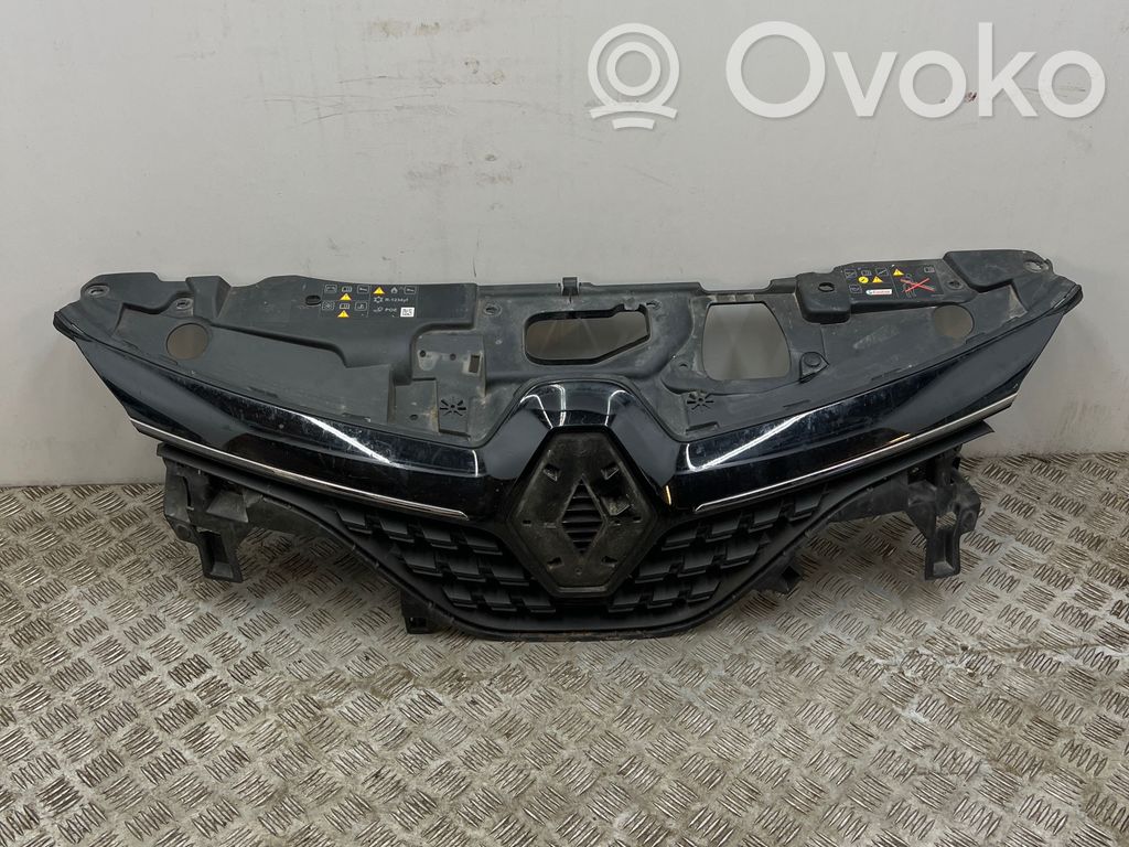 Renault Clio V Grotelės viršutinės 