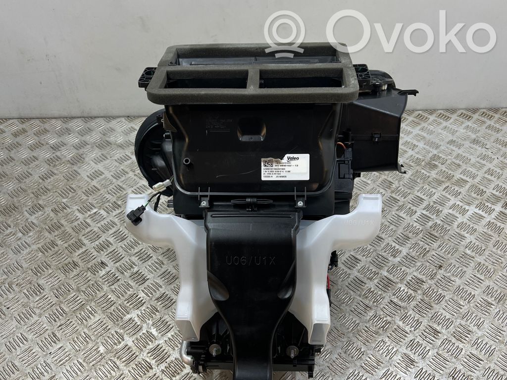 BMW X1 U11 Montaje de la caja de climatización interior 