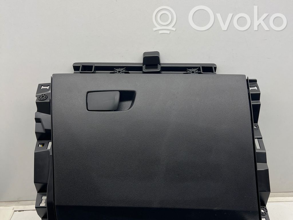 Renault Captur II Glove box 