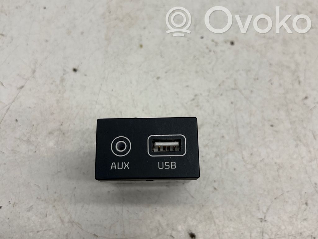 KIA Ceed USB socket connector 
