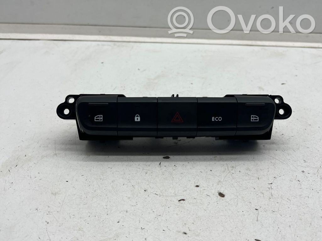 Hazard light switch   252907063R,410463,31082100394