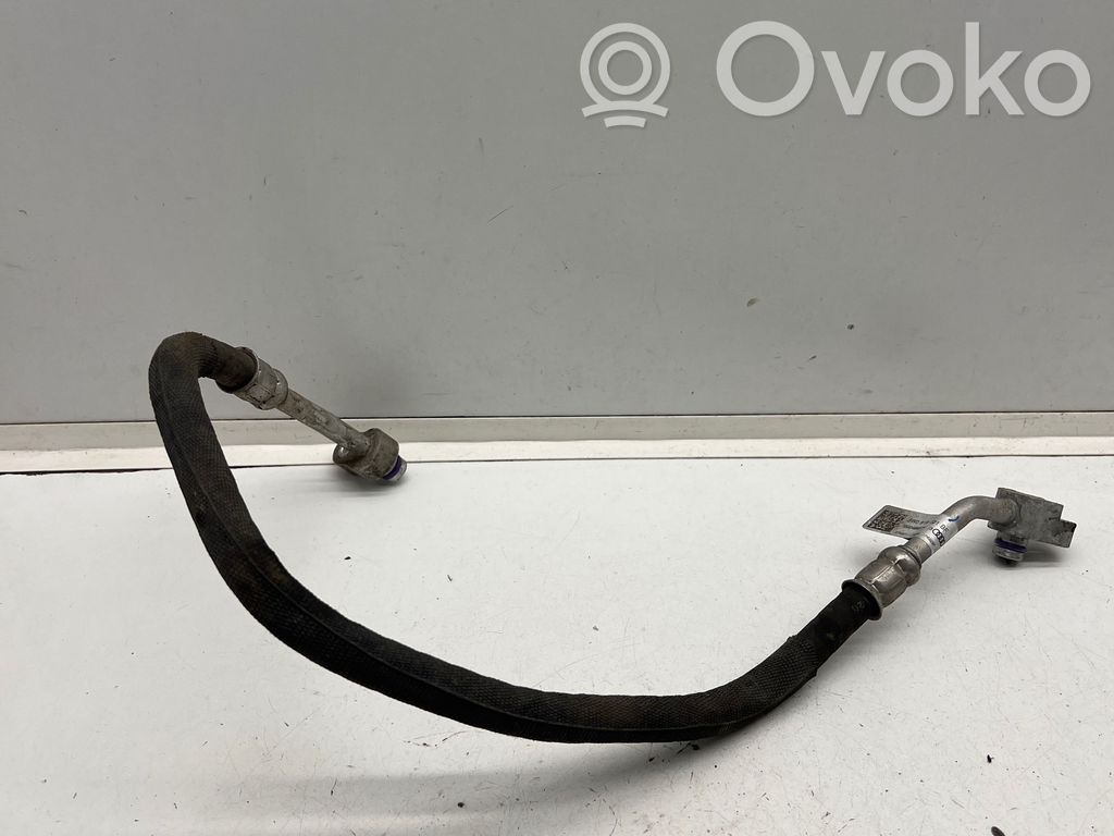 Audi A4 S4 B9 8W Ilmastointilaitteen putki (A/C) 