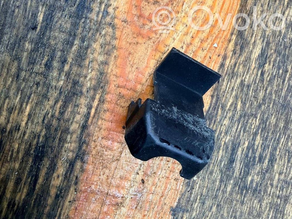 Front bumper mounting bracket   4F0807255