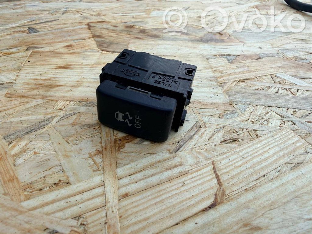 Nissan Qashqai Traction control (ASR) switch 