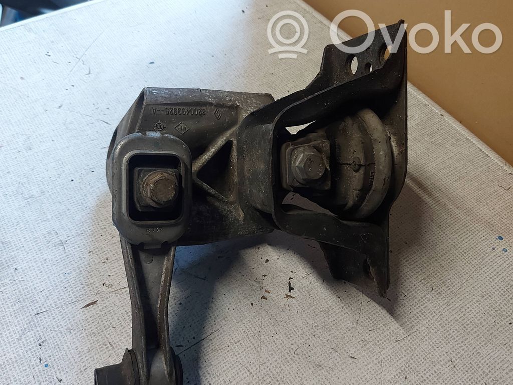 Engine mount bracket   8200499925