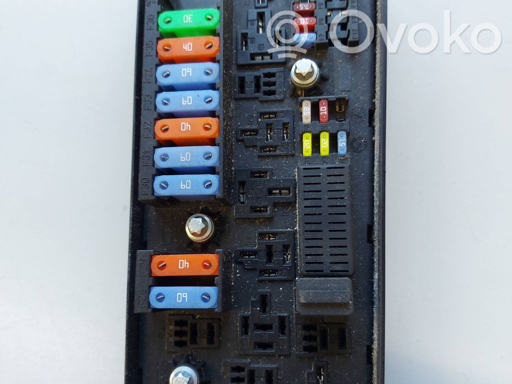 Opel Vectra C Ramka / Moduł bezpieczników 