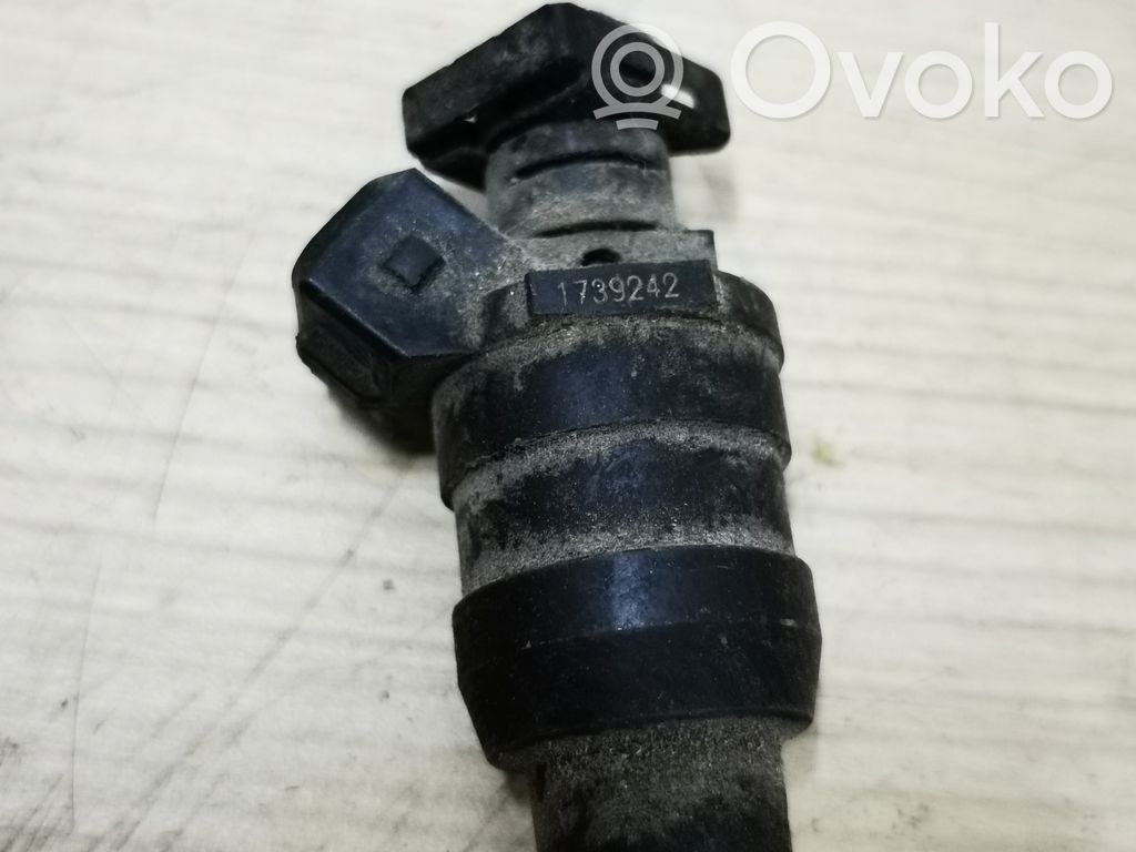BMW 3 E36 Fuel injector 