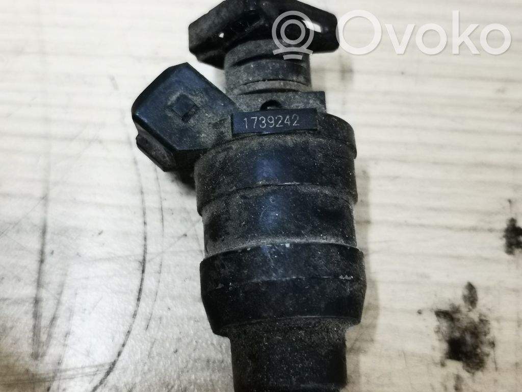 BMW 3 E36 Fuel injector 