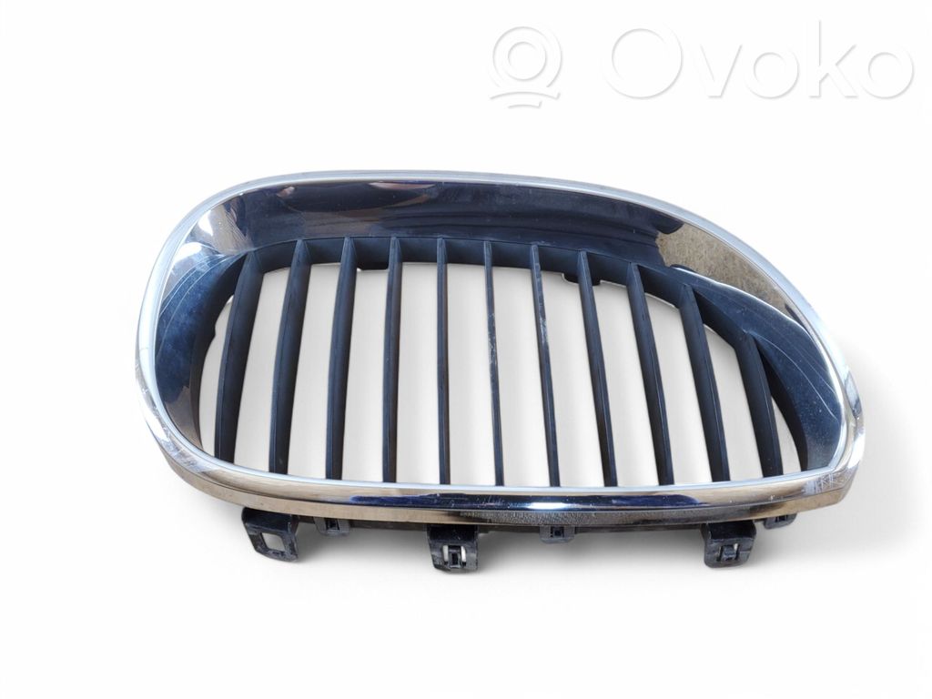 BMW 5 E60 E61 Augšējais režģis 
