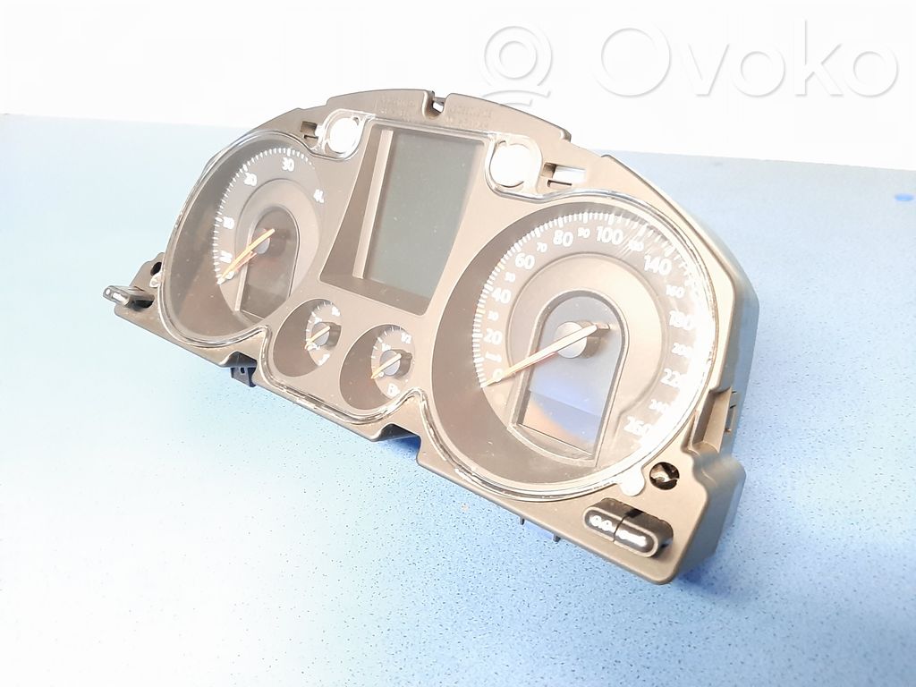 Volkswagen PASSAT B6 Speedometer (instrument cluster) 
