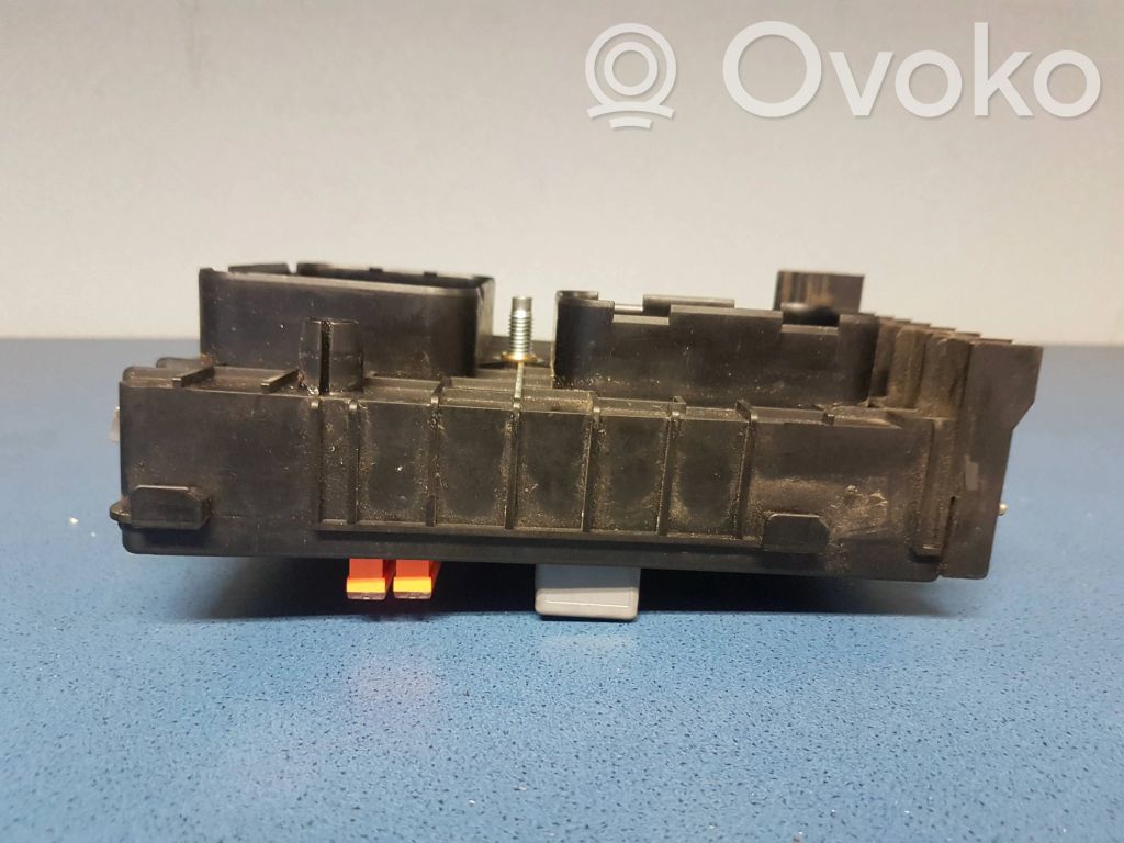 Fuse box set   D001A01