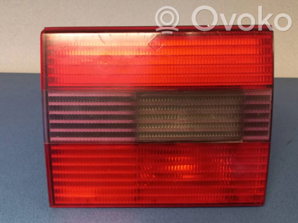 Volkswagen PASSAT B4 Lampă spate în caroserie 