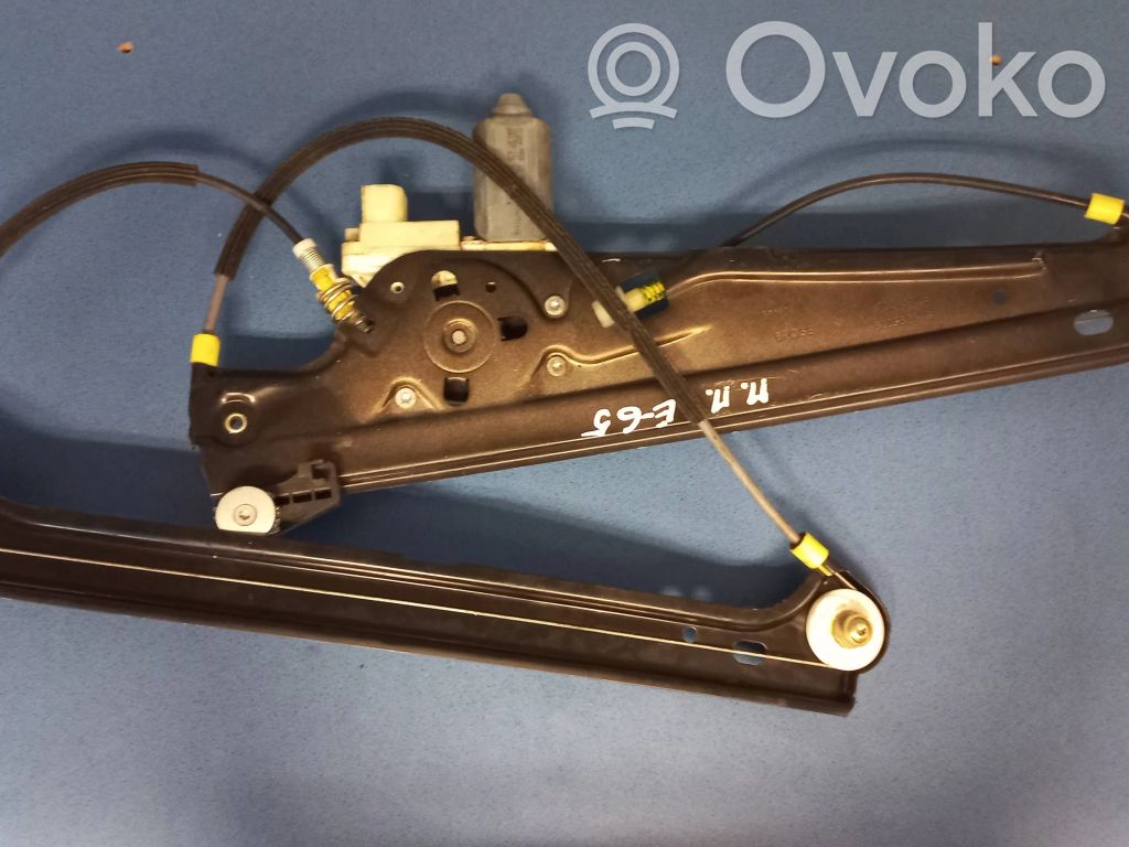 Mécanisme de lève-vitre avec moteur   7024812E