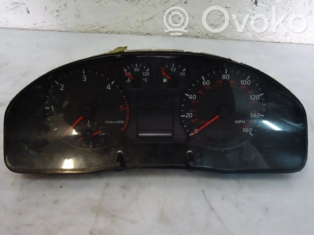 Audi A4 S4 B5 8D Licznik / Prędkościomierz 