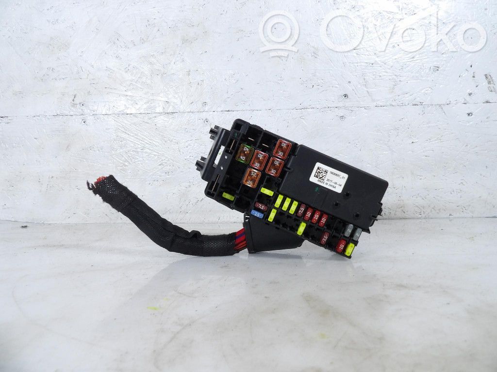 Opel Astra K Juego de caja de fusibles 