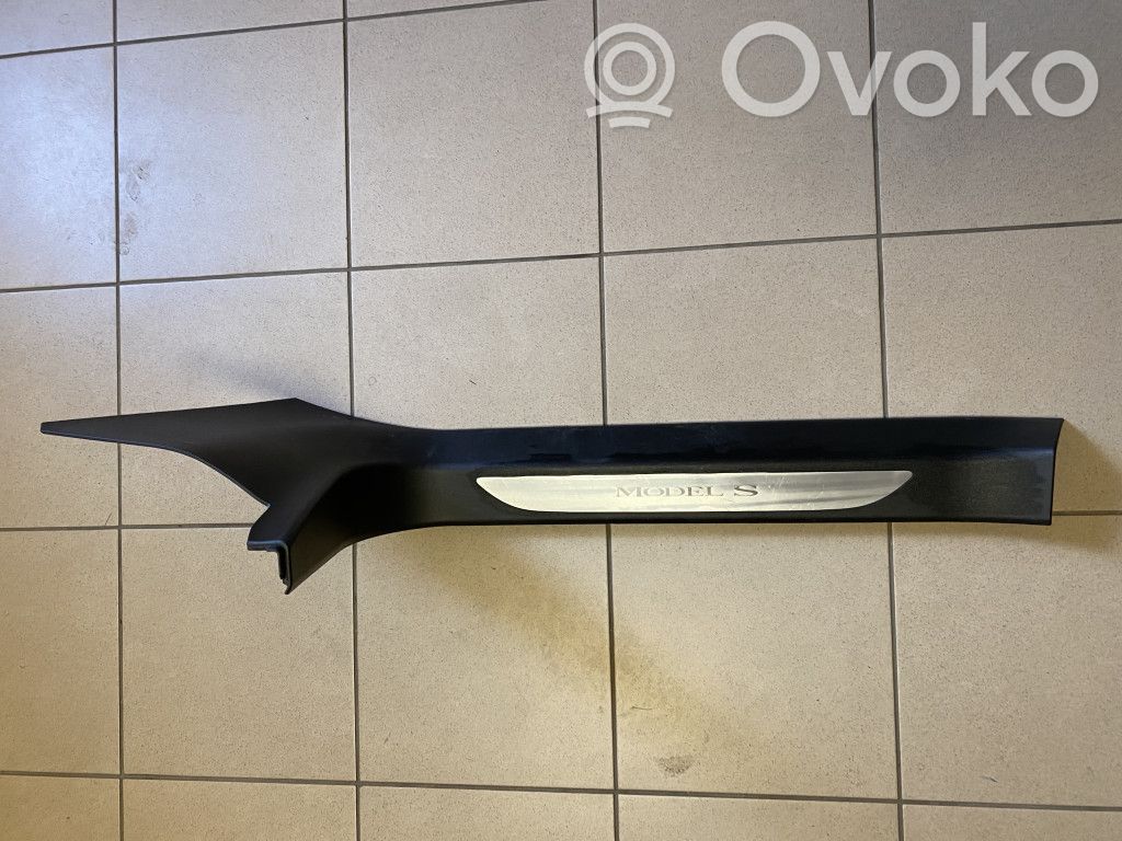 Tesla Model S Listwa progowa przednia 