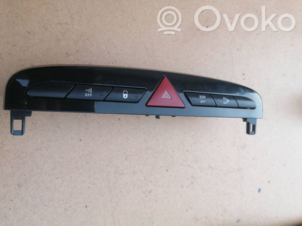 Peugeot 308 Hazard light switch 