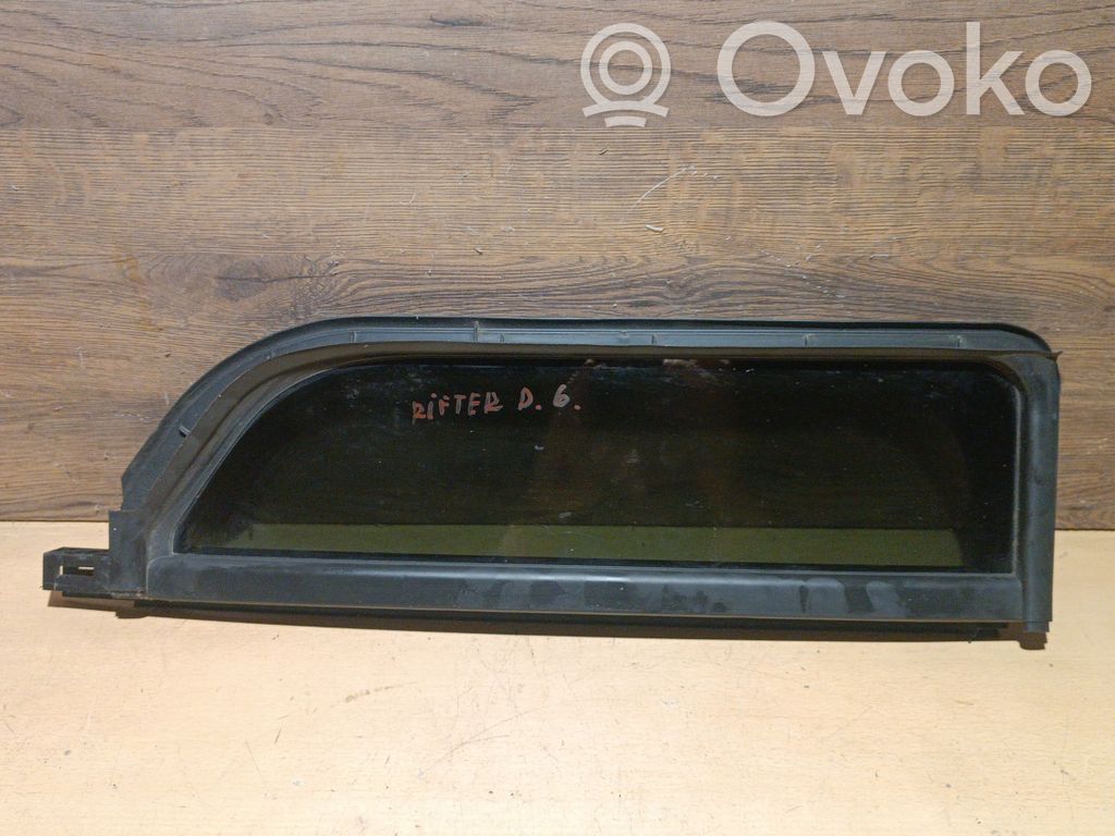 Peugeot Rifter Ventanilla de ventilación de la puerta trasera 