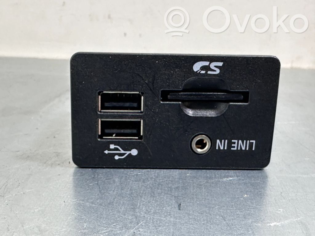 Ford C-MAX II Enchufe conector USB 