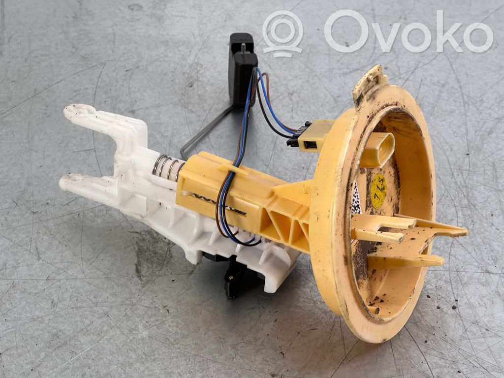 Volkswagen PASSAT B8 Fuel level sensor 