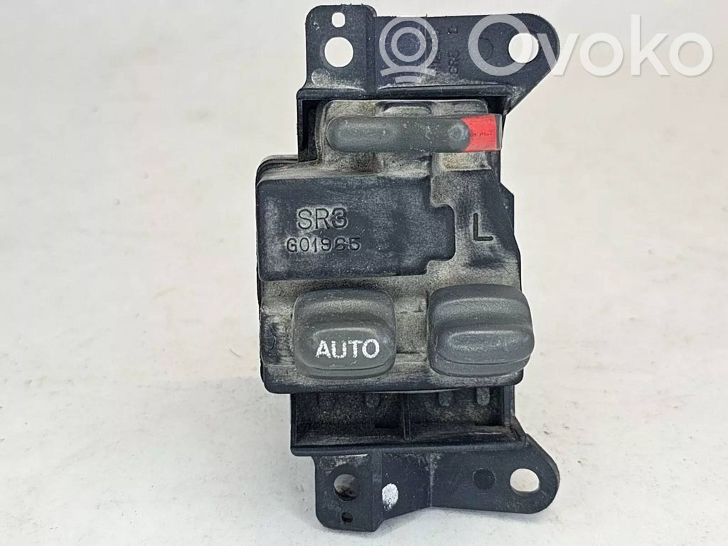 Asa de la ventanilla de la puerta delantera   SR3G01965,M12929