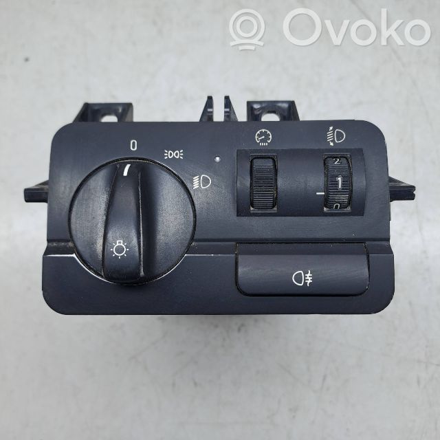 Light switch   6919824,037239060,0035192