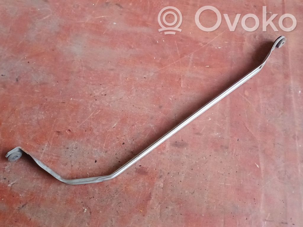 Fuel tank mounting bracket   6765719