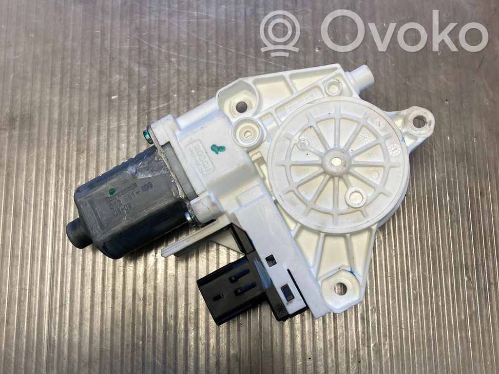 Silnik regulatora szyby drzwi przednich   0130822473,962581100