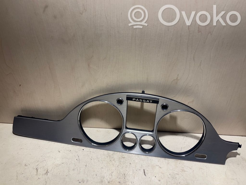 Volkswagen PASSAT B6 Moldura del panel 