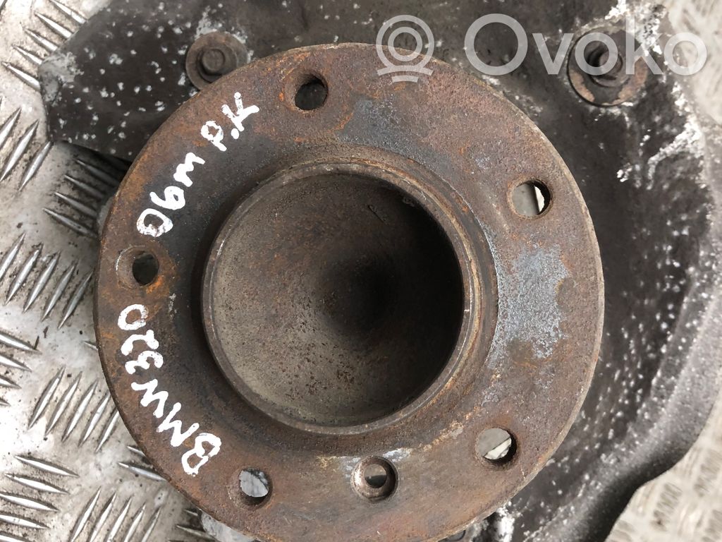 Front wheel hub