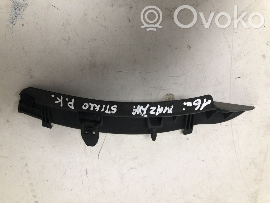 Mazda 3 III Windshield trim 