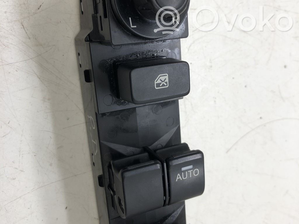 Electric window control switch   5AB217EA03,BJE766350A